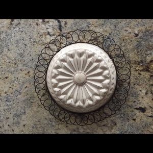 ROUND HIGH QUALITY WALL DECOR - NEW!